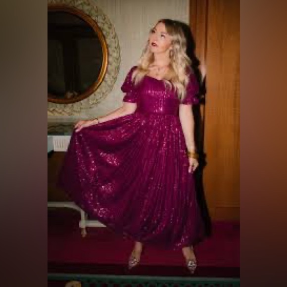 Ivy City Co Dresses & Skirts - Sequined Clara Dress